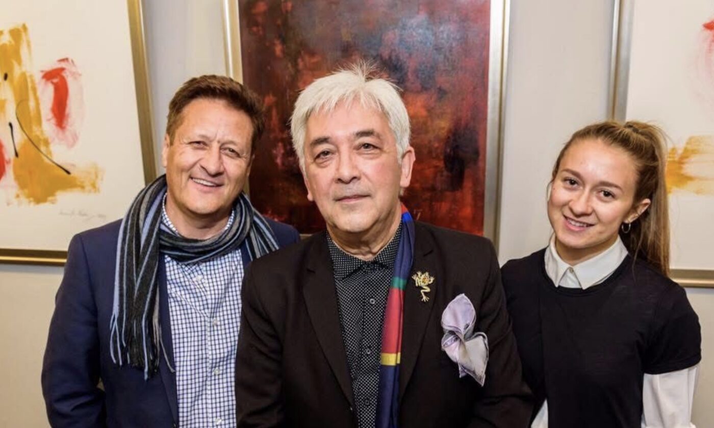 Ludolf Grollé with guests in front of his work